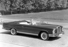 Mercedes-Benz 220 SEb Cabriolet (1961) - optisch kaum von den späteren Varianten zu unterscheiden