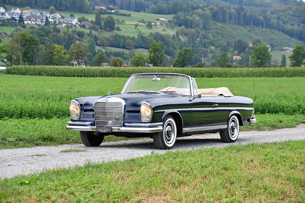Mercedes-Benz 220 SEb Cabriolet (1963) - als Lot 166 an der Versteigerung der Oldtimer Galerie Toffen am 14. Oktober 2023 angeboten