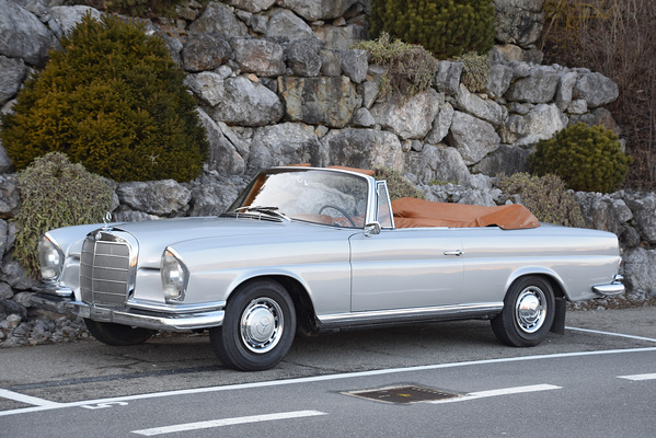 Mercedes-Benz 220 SEb Cabriolet (1964) - angeboten an der Versteigerung der Oldtimer Galerie in Toffen am 29. April 2017