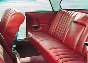 Mercedes-Benz 220 SEb Coupé (1960) - auf dieser oppulenten Sitzbank lässt man sich gerne nieder Mercedes-Benz 220 SEb Coupé (1960) - auf dieser oppulenten Sitzbank lässt man sich gerne nieder