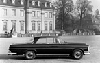 Mercedes-Benz 220 SEb Coupé (1961) - dunkel lackiertes Coupé der Baureihe 111