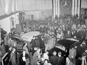 Mercedes-Benz 220 (W 187) (1951) - An der IAA 1951 (1951)