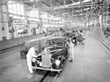 Bild: Mercedes-Benz 220 (W 187) (1951) - Produktion im Werk Sindelfingen, Fertigstellungslinie.