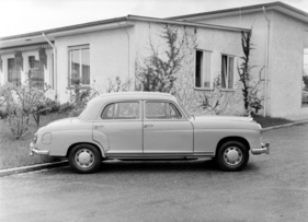 Mercedes-Benz 220 a (1954) - Vorgänger des Typs 220 S Mercedes-Benz 220 a (1954) - Vorgänger des Typs 220 S