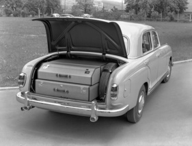 Mercedes-Benz 220 a (1954) - mit passendem Gepäck Mercedes-Benz 220 a (1954) - mit passendem Gepäck