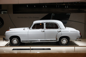 Mercedes Benz 220a Ponton (1956) - ebenfalls ein Vorläufer der S-Klasse (Techno Classica 2013)