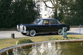 Mercedes-Benz 220b Heckflosse (1961) - als Lot 007 am 25. April 2015 an der Versteigerung der Oldtimer Galerie in Toffen (1961)