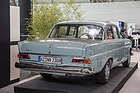 Bild: Mercedes-Benz 230 (1965) – In der Farbe "Horizontblau" – Retro Classics 2022