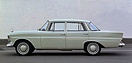 Mercedes-Benz 230 (1966) – Zwittermodell mit Vierzylinder-Karosserie und Sechszylinder-Motor (© Mercedes-Benz AG, 1966) Mercedes-Benz 230 (1966) – Zwittermodell mit Vierzylinder-Karosserie und Sechszylinder-Motor (© Mercedes-Benz AG, 1966)