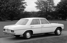 Mercedes Benz 230 (1971) - mit Sechszylindermotor Mercedes Benz 230 (1971) - mit Sechszylindermotor
