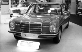 Mercedes Benz 230 4 - günstiger dank Vier- statt Sechszylindermotor - am Genfer Automobilsalon 1974