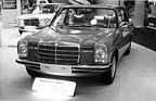 Mercedes Benz 230 4 - günstiger dank Vier- statt Sechszylindermotor - am Genfer Automobilsalon 1974