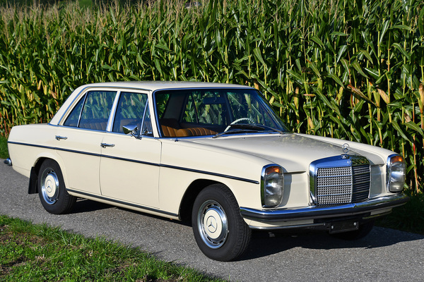 Mercedes-Benz 230 /8 (1972) - als Lot 20 an der Versteigerung der Oldtimer Galerie in Toffen am 19. Oktober 2019