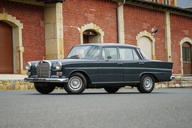 Mercedes-Benz 230 'AMG Conversion' (1967) - Lot 115 an der RM/Sotheby's Versteigerung in München vom 17. November 2023