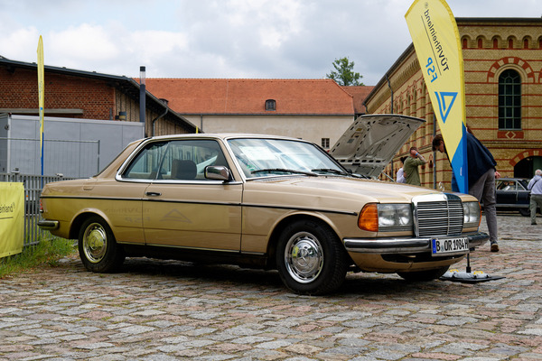 Mercedes-Benz 230 CE (1982) – Dieses W123-Coupé war die Initialzündung für "Rebornclassics" der Born-Brüder – Oldtimer Open Air 2024