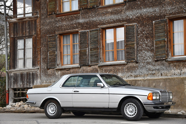 Bild: Mercedes-Benz 230 CE (1984) - gemeldet als Lot 177 für Versteigerung der Oldtimer Galerie Toffen vom 27. März 2021