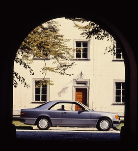 Mercedes-Benz 230 CE (1987) - elegantes Coupé der Baureihe 124 Mercedes-Benz 230 CE (1987) - elegantes Coupé der Baureihe 124