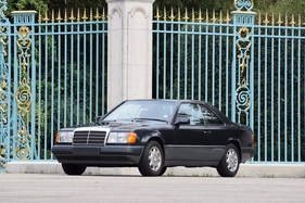 Mercedes-Benz 230 CE (1992) - als Lot 03 an der Artcurial Mercedes-Versteigerung in Paris am 15. Oktober 2017
