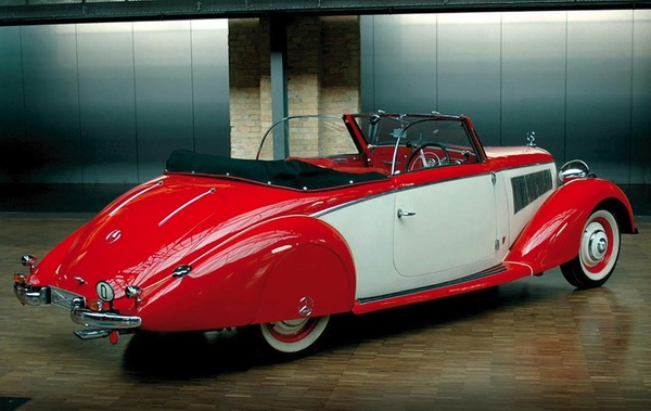 Mercedes-Benz 230 Cabriolet Graber (1939) - angeboten an der Bonhams-Versteigerung vom 12. Juli 2014 im Mercedes Benz Museum in Stuttgart