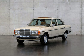Mercedes-Benz 230 E (1982) - als Lot 033 an der Humer und Granner Classic Expo Salzburg Versteigerung 2024