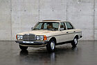 Mercedes-Benz 230 E (1982) - als Lot 033 an der Humer und Granner Classic Expo Salzburg Versteigerung 2024