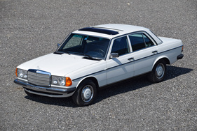 Mercedes-Benz 230 E (1982) - angeboten an der Versteigerung der Oldtimer Galerie Toffen am 26. November 2016
