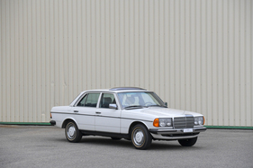 Mercedes-Benz 230 E (1983) - als Lot 200 angeboten an der RM/Sotheby's St. Moritz Versteigerung vom 15. September 2023