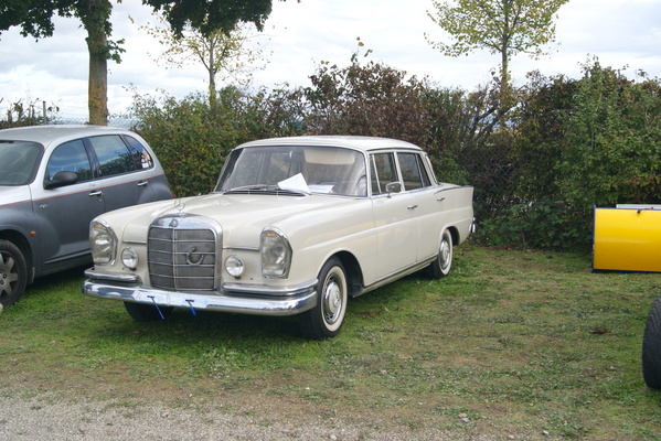 Mercedes-Benz 230 S (1966) – ein würdevolles Automobil – Veterama Mannheim 2022