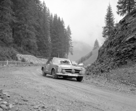 Mercedes-Benz 230 SL (1963) - Eugen Böhringer und Klaus Kaiser siegen mit der Startnummer 39 bei der Rallye Lüttich-Sofia-Lüttich