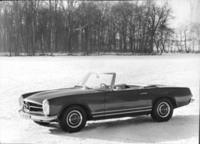 Mercedes-Benz 230 SL (1963) - Serienausführung im Schnee