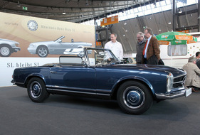Mercedes Benz 230 SL (1963) - Weltpremieren-Ausstellungsfahrzeug vom Genfer Salon 1963, das später verkauft und umlackiert wurde - an der Retro Classics Stuttgart 2013