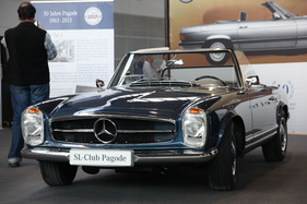 Mercedes Benz 230 SL (1963) - Weltpremieren-Ausstellungsfahrzeug vom Genfer Salon - an der Retro Classics Stuttgart 2013