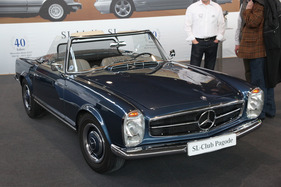 Mercedes Benz 230 SL (1963) - Weltpremieren-Ausstellungsfahrzeug vom Genfer Salon - an der Retro Classics Stuttgart 2013