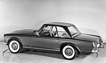 Mercedes-Benz 230 SL (1963) - auch bei aufgesetzten Hardtop erlaubten die grossen Fensterflächen einen bequemen Einstieg (© Archiv Automobil Revue) Mercedes-Benz 230 SL (1963) - auch bei aufgesetzten Hardtop erlaubten die grossen Fensterflächen einen bequemen Einstieg (© Archiv Automobil Revue)