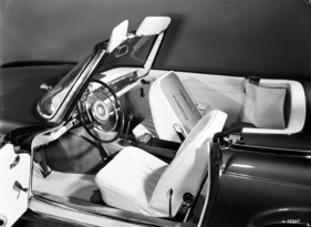 Mercedes Benz 230 SL (1963) - auch hinter den Vordersitzen konnte eine weitere Person quer sitzen