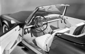 Mercedes Benz 230 SL (1963) - bequemer Einstieg, relativ viel Bewegungsfreiheit