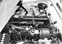 Mercedes-Benz 230 SL (1963) - ein jungfräulicher Motor in der Pagode, von der Einspritzseite her gesehen (© Archiv Automobil Revue) Mercedes-Benz 230 SL (1963) - ein jungfräulicher Motor in der Pagode, von der Einspritzseite her gesehen (© Archiv Automobil Revue)
