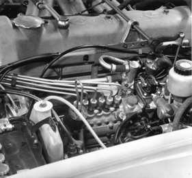 Mercedes Benz 230 SL (1963) - eine in Zusammenarbeit mit Bosch entwickelte Zweistempel-Einspritzpumpe gelant beim 2,3-Liter-Motor zum Einbau, 150 DIN-PS bei 5'500 U/min sind das Ergebnis