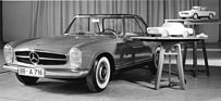 Mercedes-Benz 230 SL (1963) - endgültige Ausführung als Gipsmodell mit Vorstufen-Gipsmodellen