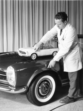Mercedes-Benz 230 SL (1963) - kleinmassstäbliches Modell und Original-Vorserienversion