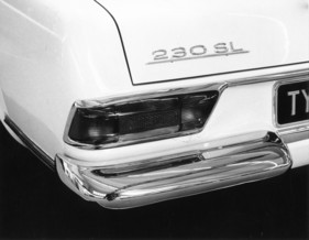 Mercedes Benz 230 SL (1963) - schlichte und elegante Gestaltung der Rücklichter beim Neuankömmling