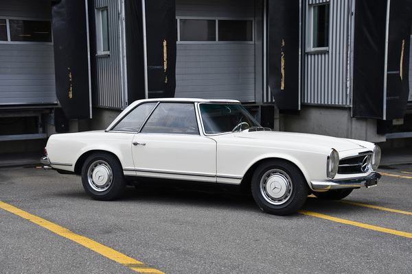 Mercedes-Benz 230 SL (1964) - offered as lot 132 at the Oldtimer Galerie Toffen auction on October 16, 2021