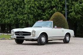 Mercedes Benz 230 SL (1964) - als Lot 249 angeboten an der Artcurial Le Mans Classic Versteigerung am 5. Juli 2014