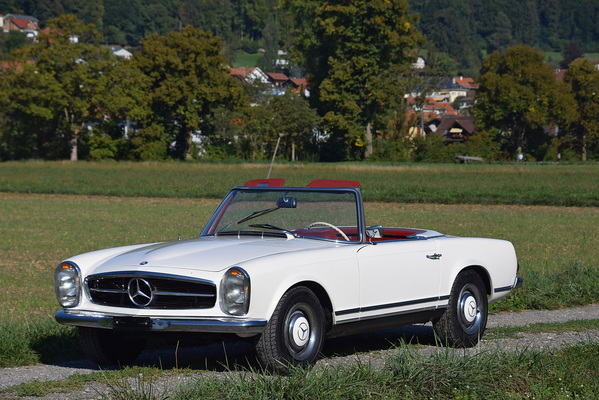 Mercedes-Benz 230 SL (1964) - als Lot 59 an der Versteigerung der Oldtimer Galerie Toffen am 20. Oktoberl 2018
