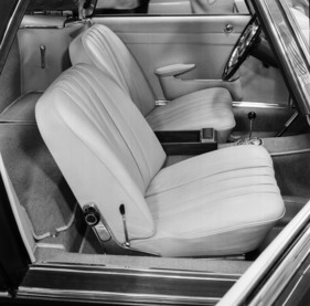 Mercedes Benz 230 SL (1964) - mustergültig geformete Einzelsitze - am Genfer Autosalon 1964