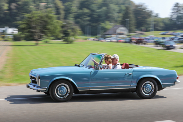 Mercedes-Benz 230 SL (1965) - Lägern Classic 2024