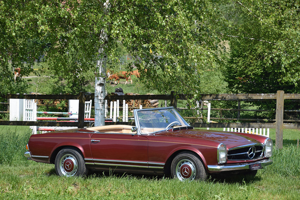 Bild: Mercedes-Benz 230 SL (1965) - als Lot 06 an der Versteigerung der Oldtimer Galerie auf dem Dolder am 16. Juni 2018