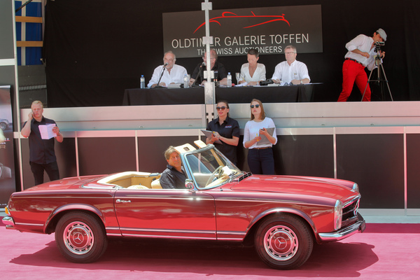 Mercedes-Benz 230 SL (1965) - als Lot 06 an der Versteigerung der Oldtimer Galerie auf dem Dolder am 16. Juni 2018