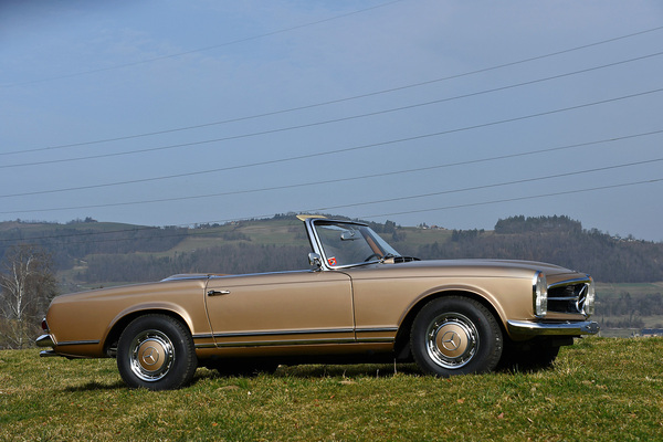 Mercedes-Benz 230 SL (1965) - offered as lot 158 at the Oldtimer Galerie Toffen auction on October 16, 2021
