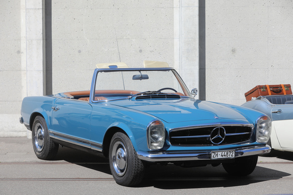 Mercedes-Benz 230 SL (1965) - in ungewöhnlich knalliger Farbe - Older Classics August 2024